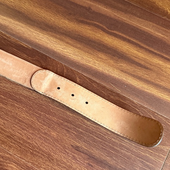 Gucci Brown Belt Made in Italy with Gold Heart Buckle Size 42 - Picture 10 of 12